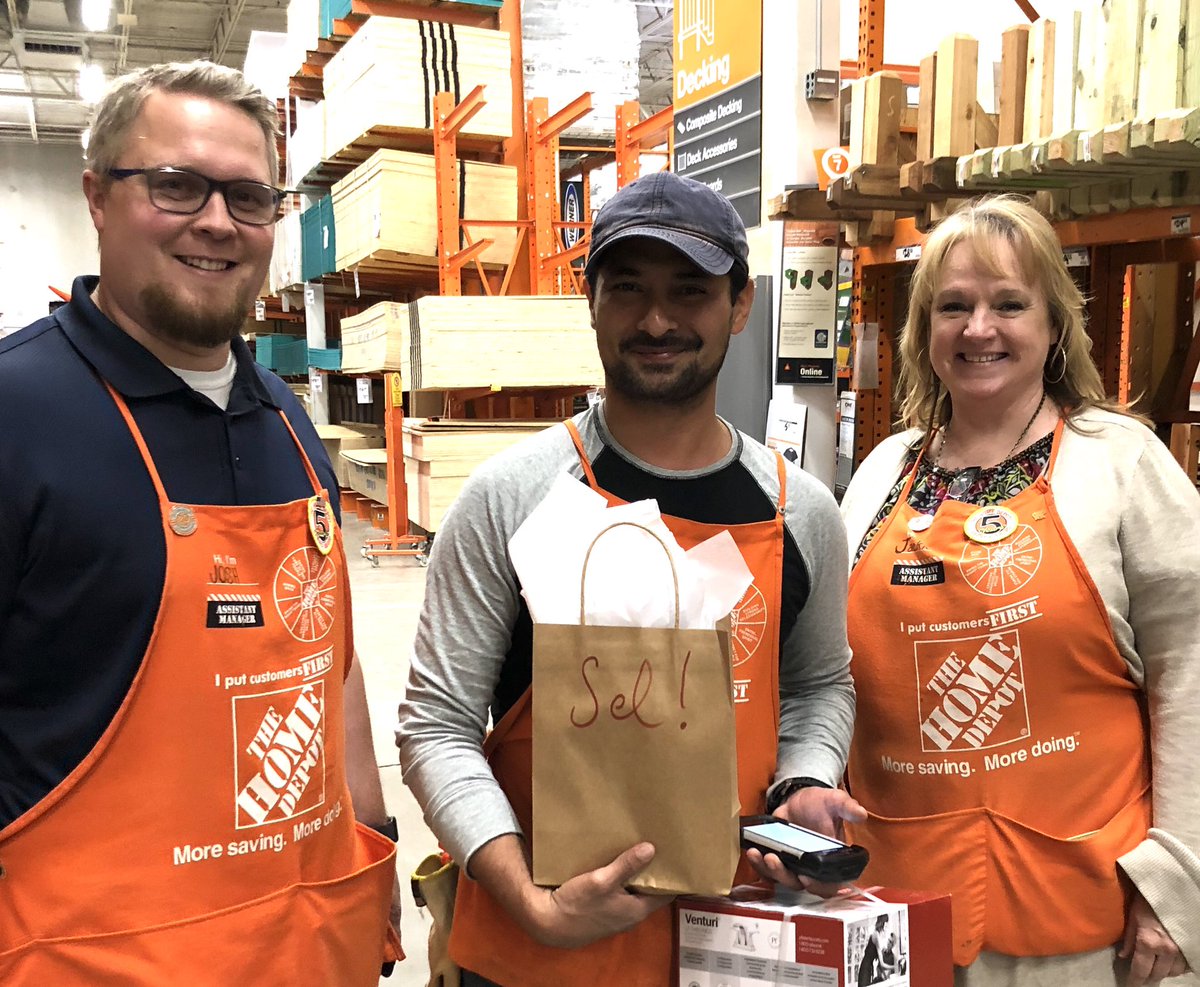 0528Voa's tweet photo. Celebrating Sel as Ops Associate of the Month!  Thank you for your constant effort💪🏻, willingness to learn👨‍🎓 and great communication🤩!  You are awesome! @MckinneyHDepot @JackieWoodR @JoshEdwardsTHD @gabegarciaHD https://t.co/0SrLa9WqhV