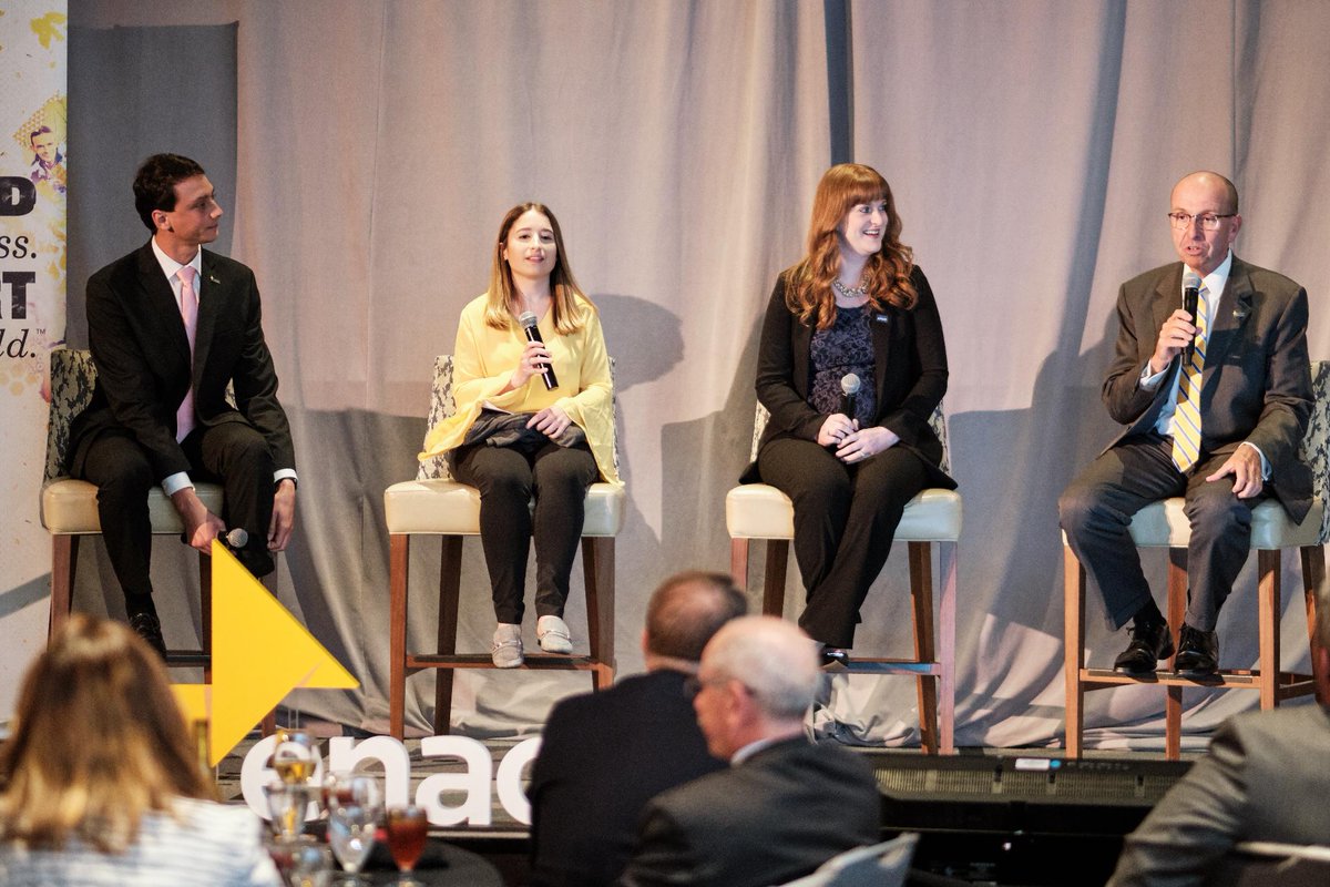 KPMG_US's tweet photo. At the KPMG Executive Dinner during this week’s #2019EnactusUSAExpo, Rob Arning, Client Care Executive and @KPMG_Foundation Chair, discussed the #EnactusAdvantage with students and alumni. #TangibleDifference #Nextgenleaders https://t.co/G43ivR6iZz