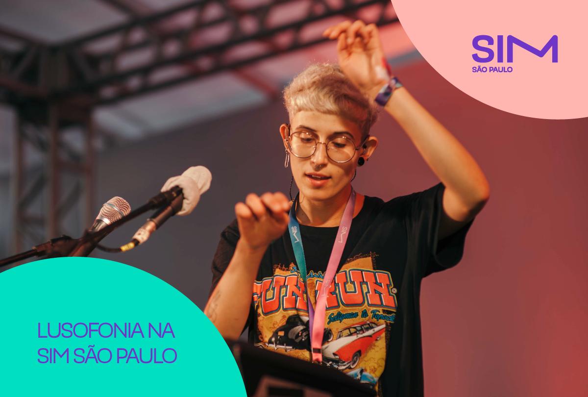 simsaopaulo's tweet photo. A nova playlist da SIM está imperdível! Selecionamos 12 artistas lusófonos que já tocaram na feira, como os portugueses @ConanOsiris_, @surmaeee e @deadcombo; a moçambicana Selma Uamusse, os brasileiros e guineanos da Höröyá e mais.
Ouça Lusofonia na SIM: https://t.co/8HeQffWrzN https://t.co/3bffrAwxd1