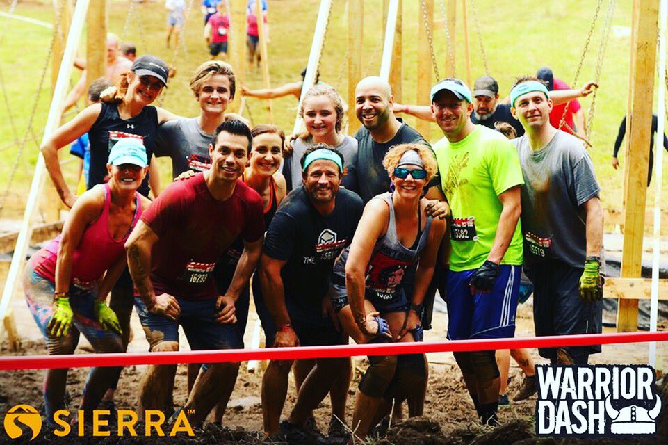 ruiz_c_r's tweet photo. Great group shot during @WarriorDash Team #WeBleedOrange #OTFcrew @orangetheory https://t.co/cwMAtEEngr