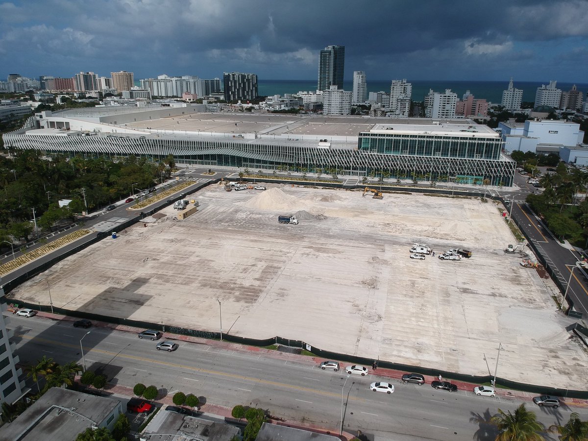 Looking East towards the new Miami Beach Convention Center - The former parking lot is being transformed into the “Pride” Park – Over six of public park, including a tropical garden, game lawn, shaded areas, veterans’ plaza, and public art <a href="/TheMiamiBeachCC/">MiamiBeachConvCenter</a> criticalpathconstruction.com/convention-cen…