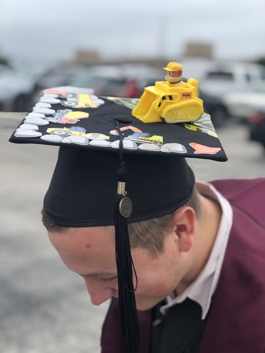 CLURRizHURR's tweet photo. #tamugrad https://t.co/e3WRwMa2dh