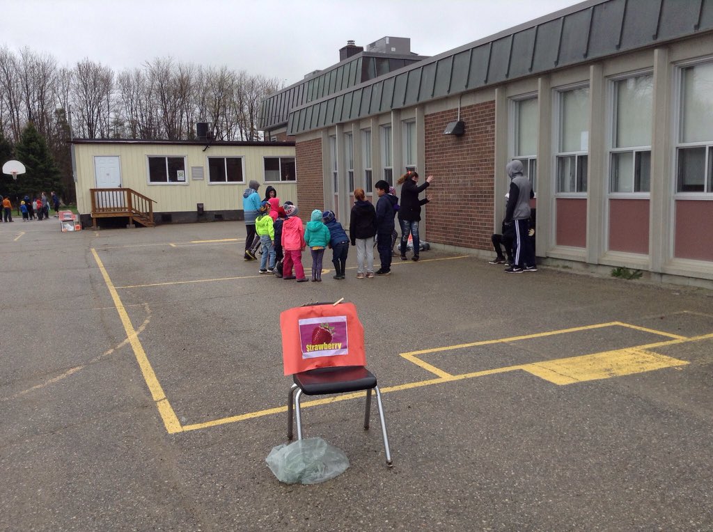 downieps's tweet photo. Downie Dolphins braved the cool weather today for Fitness Friday. Thank you to Ms Steckly's class for helping to keep us all healthy and fit.@yourschools #iAMamdsb https://t.co/mIB1ijYdKP