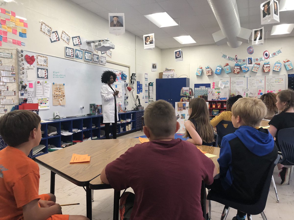 <a href="/MangumExplorers/">Mangum Elementary</a> learning about cosmetology at Mangum’s 10th Annual <a href="/AlexandraMArmo9/">Mangum Counseling</a> Career Day! Huge thanks to <a href="/LaPhes/">Latisha Buchanan</a> for sharing her passion 💇‍♀️💅💄 to inspire our students. #WeAreDPS #whatdoyouwanttobe #whenyougrowup