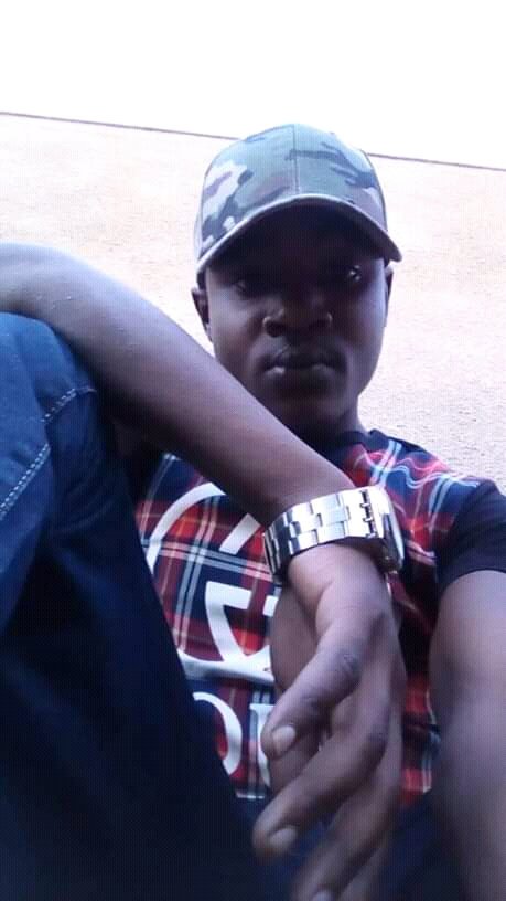FabianJacobson's tweet photo. Hey guyz am lyk hou do u feel me am gd https://t.co/UTq6C9B82s