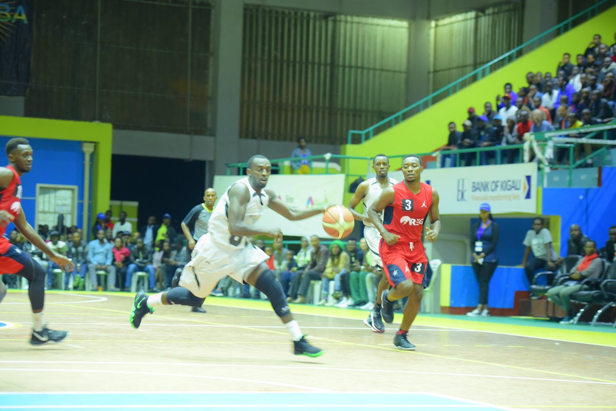 ferwabaRW's tweet photo. LIVE๐ด REG trail by 5pts 40-35 2nd Quarter #BKBLEAGUE @BankofKigali
#PATvsREG #RWOT https://t.co/MheJrei60s