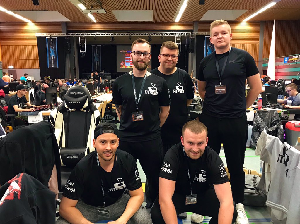 wint9r_'s tweet photo. Soeben auf der Convention-X-Treme 23 angekommen. Abfahrt mit Team #Fitpanda 🚀@XaNNy0 @chewiecsgo @JaroslawGunia 
#cxt #cxt23 #LANparty #CSGO #GPL https://t.co/N5KwE1UlOg