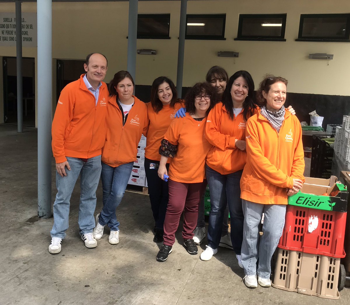 LauraRossi1973's tweet photo. Very busy charity week @PaneQuotonlus ! THANKS to all @DellEMCItalia volunteers for the hard work!!! 👍 @andreacavallot1 @FedericoSuria @massimonovelli5 @MTeresaDandrea @fabrilom @zak965 @DanielaMigli @Laura_Acquaviva https://t.co/sbnS5uBMtm