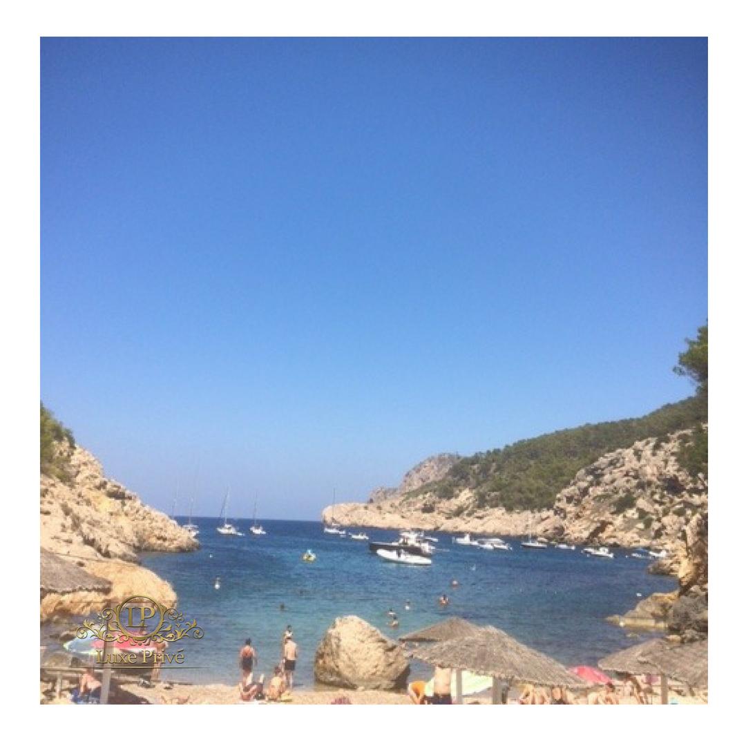 diplomatprotect's tweet photo. Kilometres of golden white sands, endless hours of sunshine and crystal clear Mediterranean waters, Ibiza is the place to be.
.
.
https://t.co/YEpZHj95gK #ibiza #closeprotection #bodyguard #privatesecurity #villasecurity #villasecurityibiza #ibizabodyguard https://t.co/RVbOjIffRz