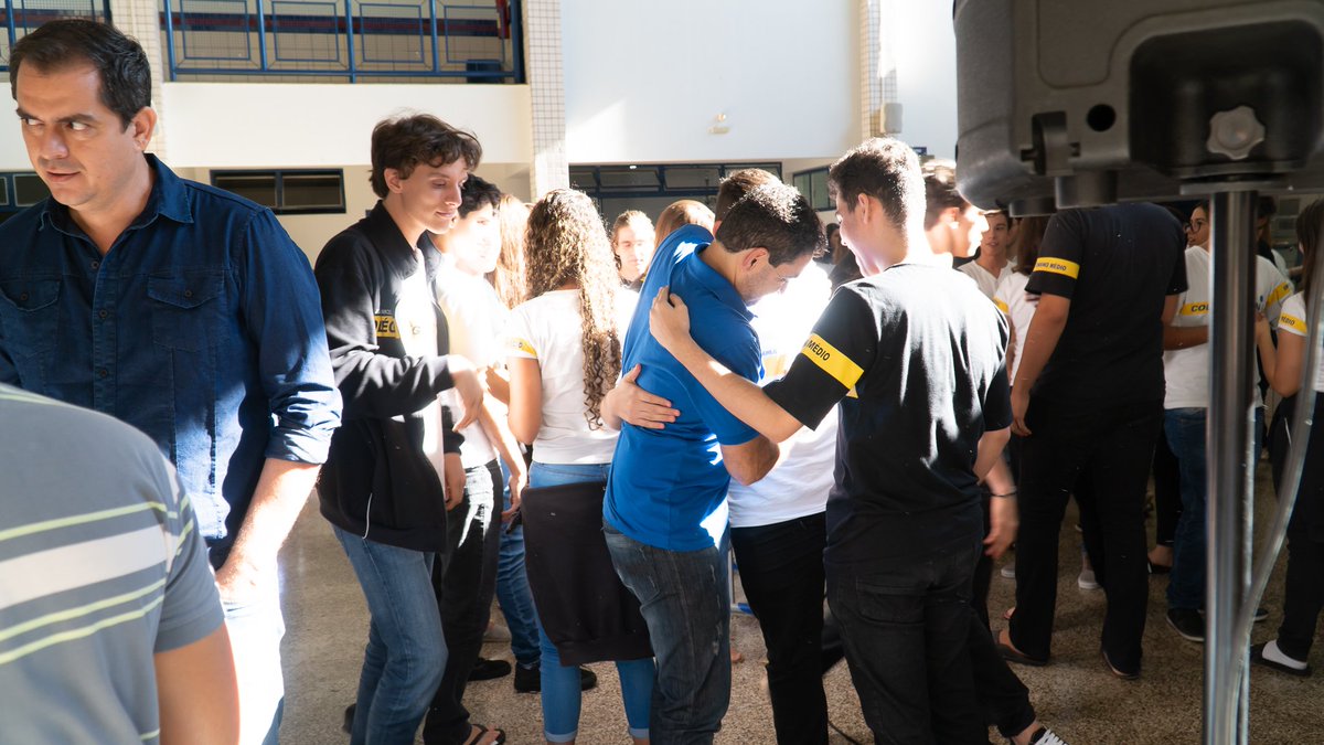 Colegio_WR's tweet photo. Suas experiências e palavras emocionaram alunos e a equipe do WR. Próximo ao Dia das Mães, falar de amor é imprescindível. https://t.co/EE5WJcDeOO