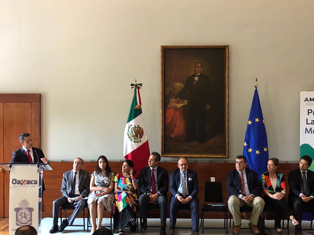 lcsiimxue's tweet photo. @alejandromurat Nos place presentar y reconocer que el #lcsiimxue nos ayudó a promover el empoderamiento de nuestras comunidades oaxaqueñas y continuar con el camino de la #CohesiónSocial en las diferentes regiones de #Oaxaca. https://t.co/HJTCilWPqn