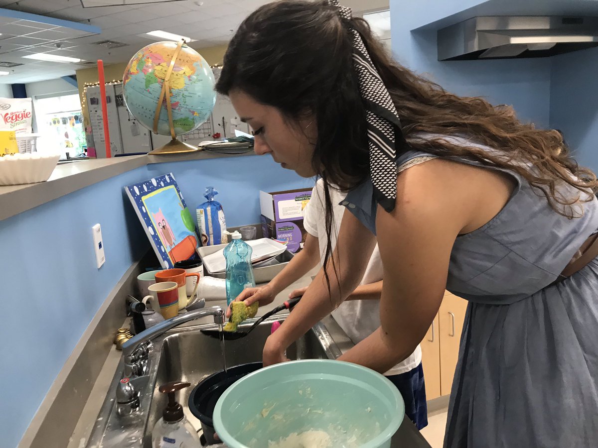 MissMarianMack's tweet photo. Back to our #funfriday grind and making use of the kitchen! H is for Homemade Day! Loved breaking bread with our scholars ❤️#multiagemoves https://t.co/OGZHoT8mJa