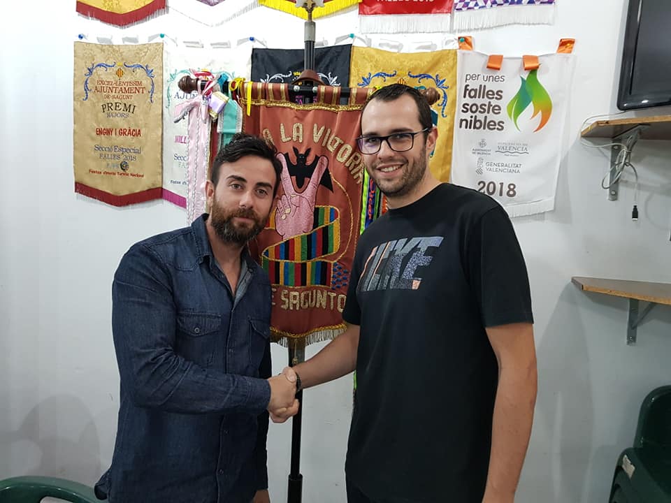 L’A.C. Falla La Victòria ja ha firmat els contractes amb els artistes per a l’exercici 2020.
Ximo Martí i Fernández l’encarregat de realitzar la falla gran i Fernando López i Cabañero la infantil.
