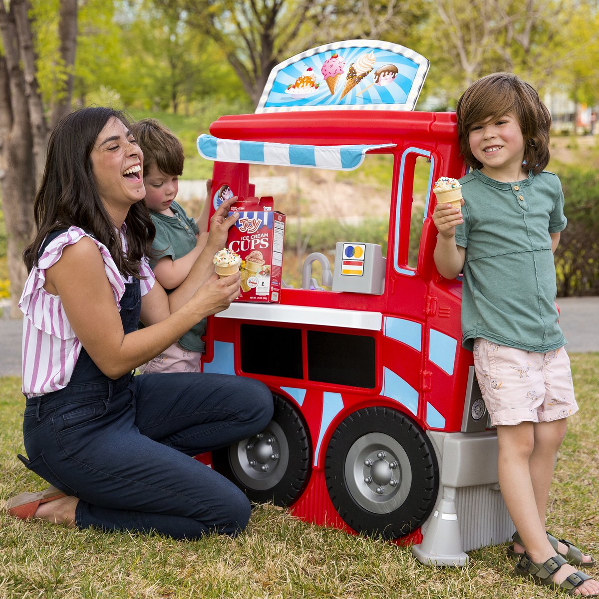 LittleTikes's tweet photo. Our friends at @JoyConeCo know all about making the most of life's sweet moments & together we want to help you play BIG and #BringJoyHome 🍦 From now till 8/31, visit https://t.co/XVduKYrc2a for a chance to win a Little Tikes Ultimate Cook & Play Package, courtesy of Joy Cone! https://t.co/C7UsgOiPEv