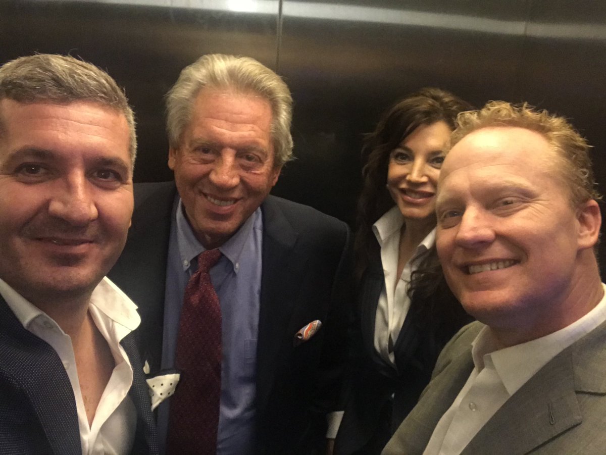 drhedi's tweet photo. My best selfie @JohnCMaxwell @jMarkCole #startalkevent https://t.co/1V1hEcK7RF