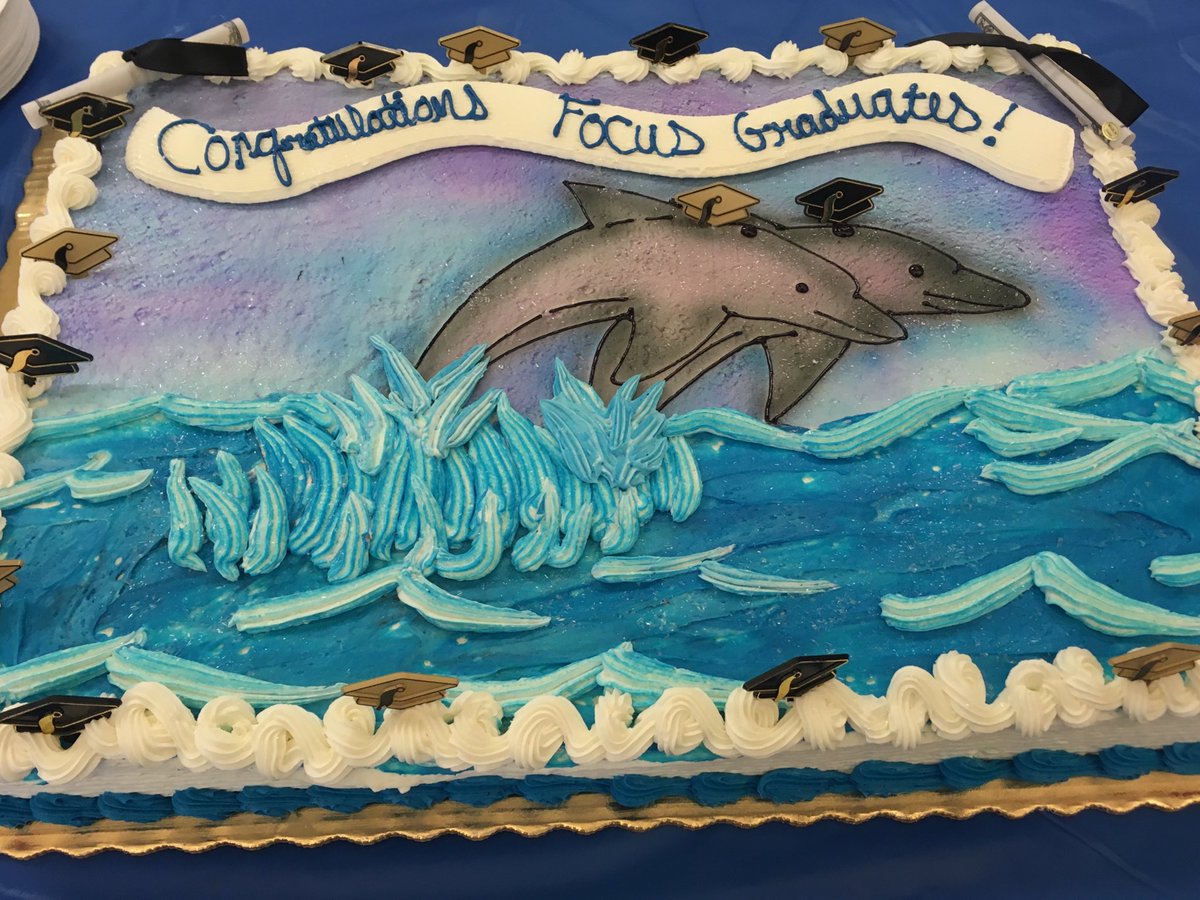 HOMdolphins's tweet photo. Congrats 5th grade! Thanks Deputy Jon Seffern  for a great F.O.C.U.S. Graduation! #DolphinStrong ⁦@CitrusSchools⁩ ⁦@SheriffCitrus⁩ https://t.co/bPMmtvWETy