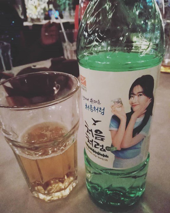 ake147's tweet image. งานแต่ง  จุ๊  มันก็จะย้วยๆหน่อย​ โซจูบอมจ้า​ คนเริ่มไม่ได้แดก​ คนแดกไม่ได้เริ่ม​  #beerbomb #soju #friendwedding