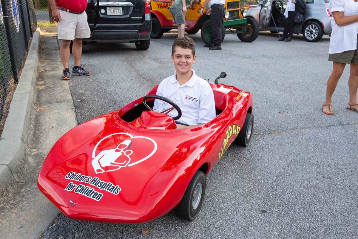 ShrinersChicago's tweet photo. A rare disorder causes painful #bone growths. There's no treatment except pain meds and surgeries. Our hospitals are studying possible medication to treat it. We spoke to Riley, a 17-year-old who has it: https://t.co/URJ6T2Uimp  #exostoses #shrinershospitals #video https://t.co/5We2zRt9iV