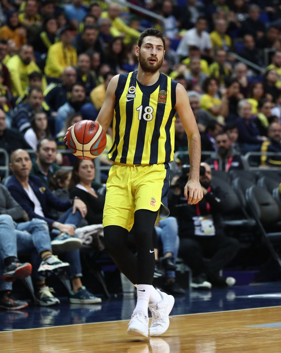 Fenerbahçe Beko, Tahincioğlu Basketbol Süper Ligi'nin son haftasında Sakarya BŞB'yi 138-62 mağlup ederken; 22 yaşındaki Egehan Arna 10/16 üçlük isabetiyle tam 51 sayı attı ve 14 ribaund alıp 5 asist yaptı!  🔥🔥🔥

@egehanarna 👏👏