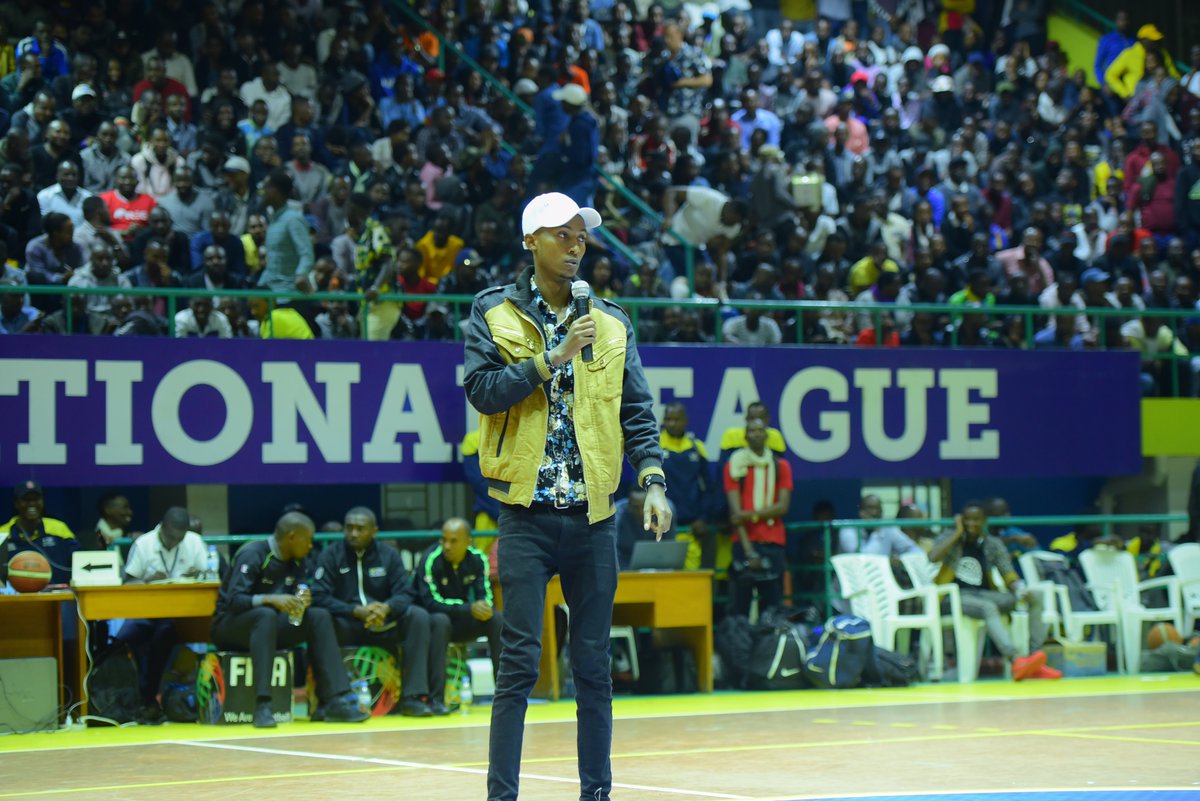 ferwabaRW's tweet photo. Famous comedian KIBONKE on the Mic with @BankofKigali at Half Time , #BIGOMBAGUHINDUKA #BKBLEAGUE #PATvsREG https://t.co/L92AbRap6q