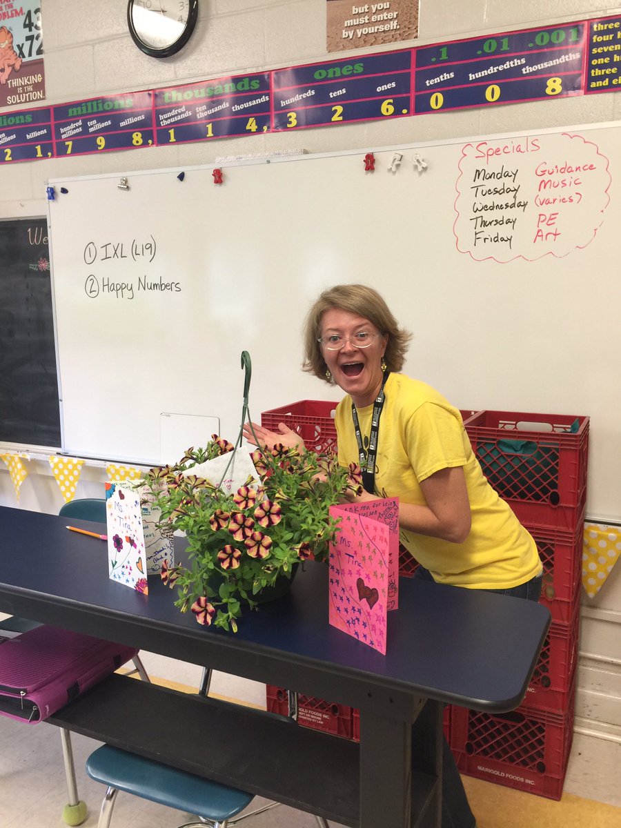LIsosaki's tweet photo. Last day to play student-created board games! 👍🏻 Our 5th graders got to thank Ms. Tina for all her help this year as well! 😁😘❤️ @TCSPublic @aprilmnorris #belairebees @TinaBro12101279 https://t.co/hat0D6NS9V