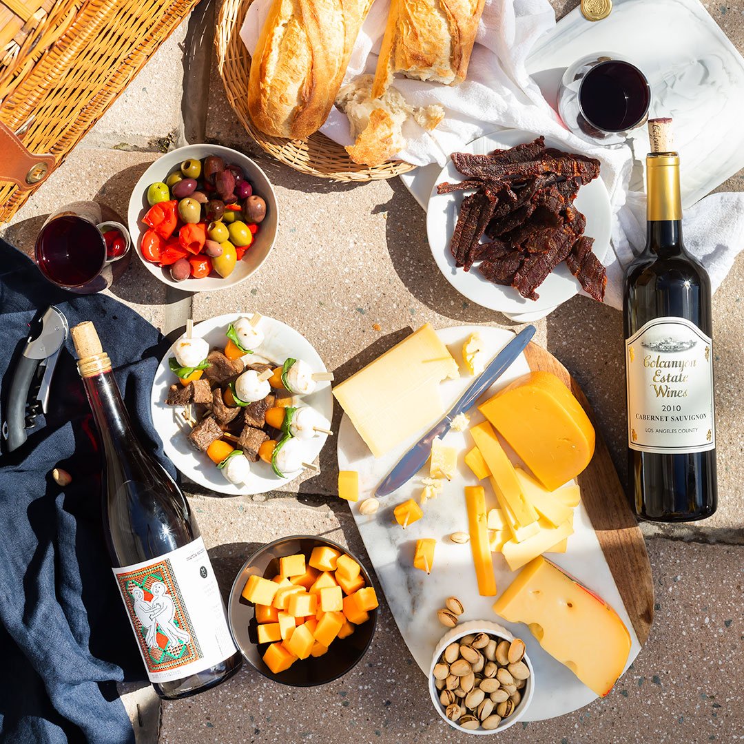 We partnered with Pre Beef to make your wine, cheese and steak picnic dreams come true. Click on the link to download our guide which includes make ahead recipes and expert wine pairings. #realwine #winepairings #winestyr bit.ly/2vMSFKu