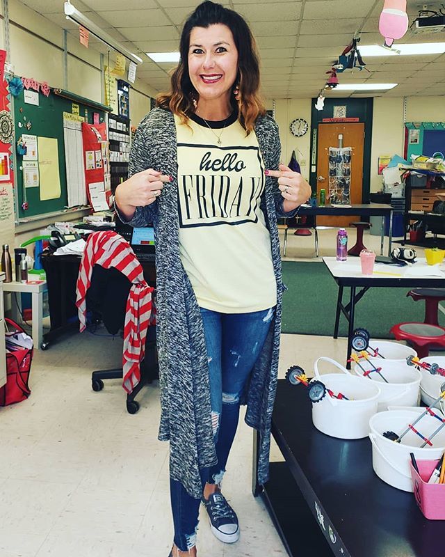 lularoeerinasch's tweet photo. ☀️HELLO Friday!☀️
.
.
.

#lularoe #lularoeliv #lularoesarah #graphictee #hellofriday #teacherstyle #teacher #fashion#trendy https://t.co/as4Nhrs8kR