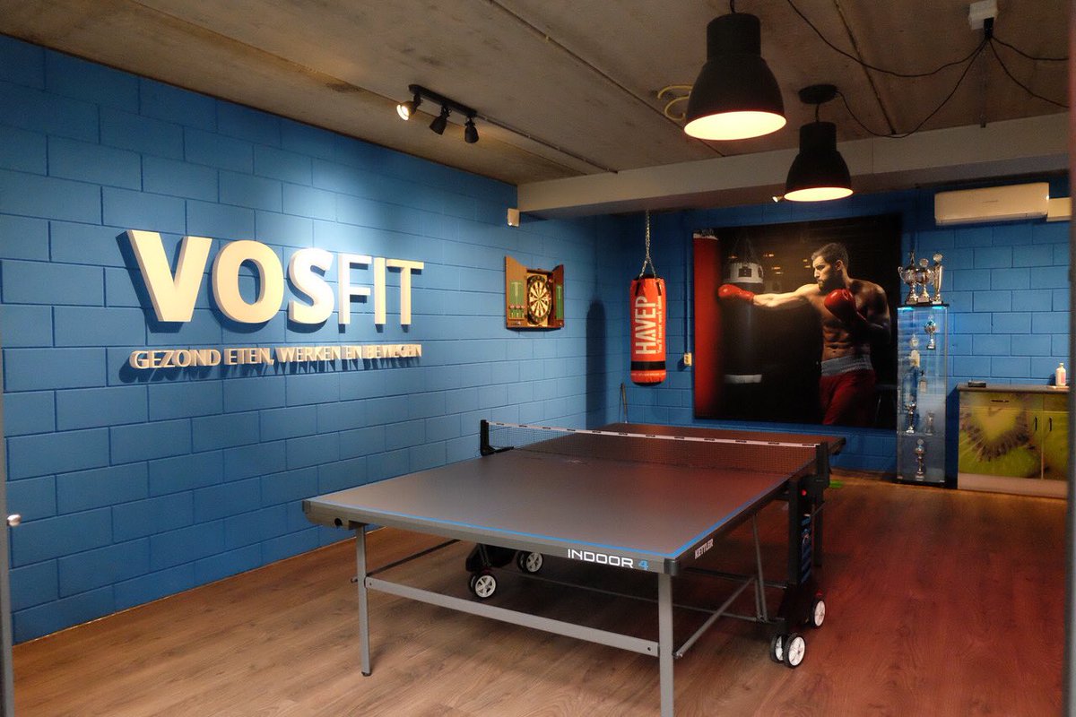 voskampgroep's tweet photo. Onder het motto: “Een gezond bedrijf begint met gezonde werknemers”, hebben we een VOSFIT Vitaliteitsruimte gebouwd. Vanmiddag was de officiële opening door Hennie Kuiper en Burgemeester Arjen Gerritsen.
#vitaal #sportenophetwerk #Almelo https://t.co/iFkLLkO3jy