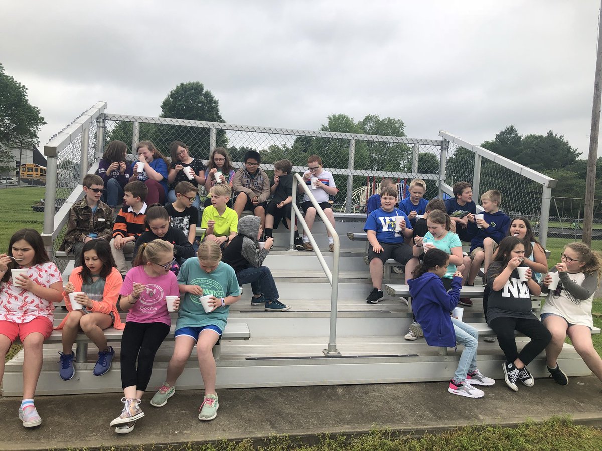 MrsWsLeaders's tweet photo. We ❤️ Pelican’s SnoBalls @nweseagles https://t.co/w2Z1SPWV7i
