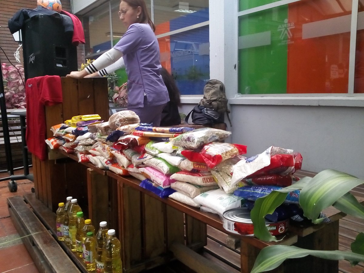 BCenigraf's tweet photo. #EnCenigraf el grupo de Bienestar al Aprendiz dentro de la estratégia de Responsabilidad Social hoy participan en el #BingoSolidario

@SENAComunica @SENADttoCapital @EstradaCarlosM @EnriqueRomeroDC https://t.co/BQ0JHmtf3O