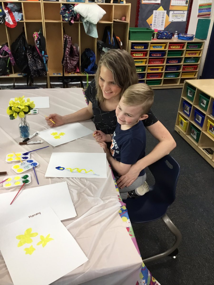 MsCatrina_P1's tweet photo. Cookies an Canvas with Moms https://t.co/LLXJiXzxmq