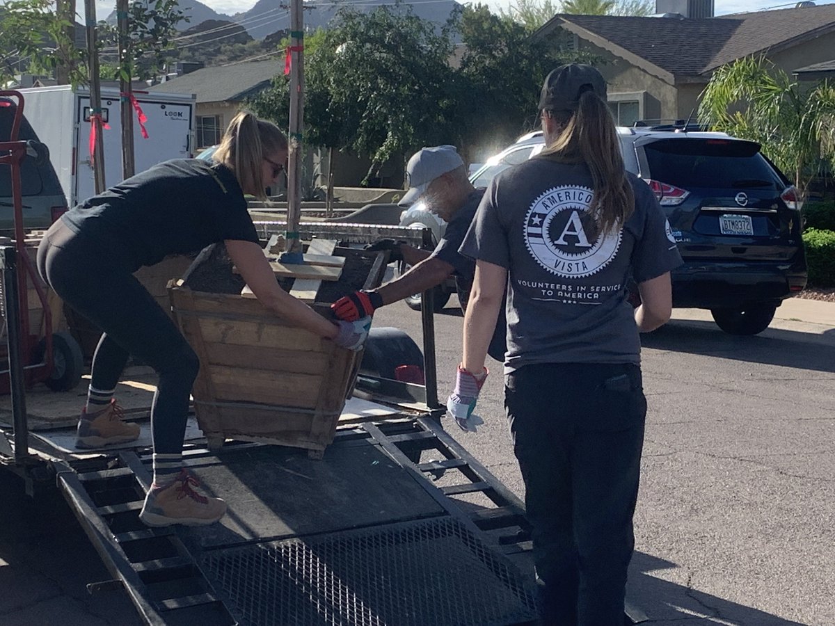 MyVolunteerPHX's tweet photo. Trees being delivered to the Sunnyslope Community for tomorrows tree planting with @PHXNeighborhood  and @loveyrblockPHX. @HandsOnPHX @AmeriCorpsVISTA @PhoenixIDA @CitiesOfService @ArizonaCNCS #PlantASolution #Treeshade #UrbanForest https://t.co/Pr5G9hYYHf