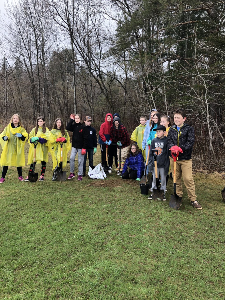 FalconsFMS's tweet photo. Falcons planning for the future- planting butternut trees to help conserve this endangered species! @Meduxnekeag @NRCan @ASDWLimelight #treeplanting #Falconscare #conservation #butternuttrees https://t.co/HXj68ZJp32