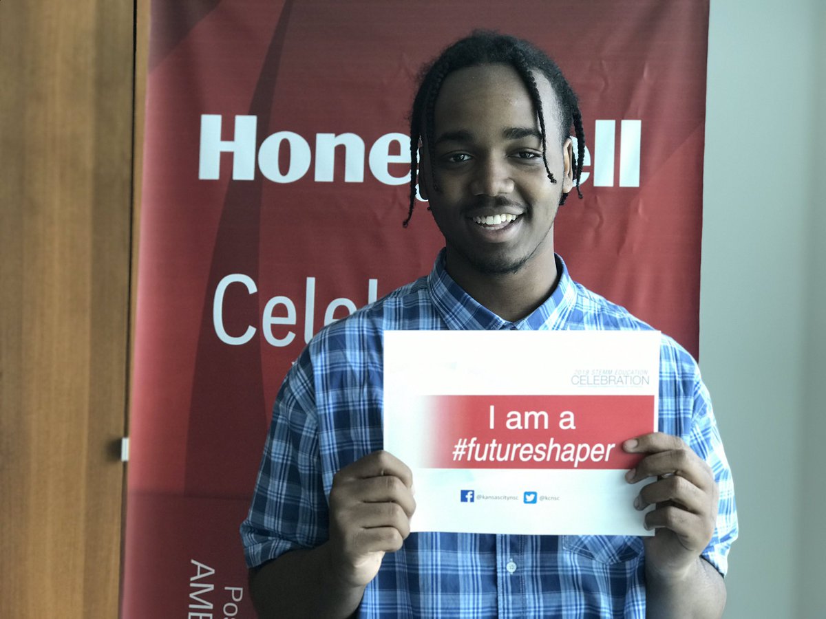 STEAMNeil's tweet image. Honeywell STEM scholarship awards #futureshaper @CenterSD @CenterHS Thank you Honeywell and @PREPKC @Dee_Prototype