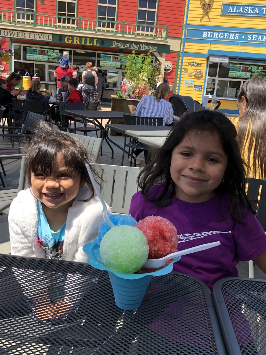 SueFjelstad's tweet photo. Happy Mother’s Day to all our wonderful mothers. Thankful to celebrate our PADRES parent group with a field trip to the zoo. #BPSFNE #BPSNE #parentsmakingadifference  #Teambps https://t.co/96Lnzqa6hV
