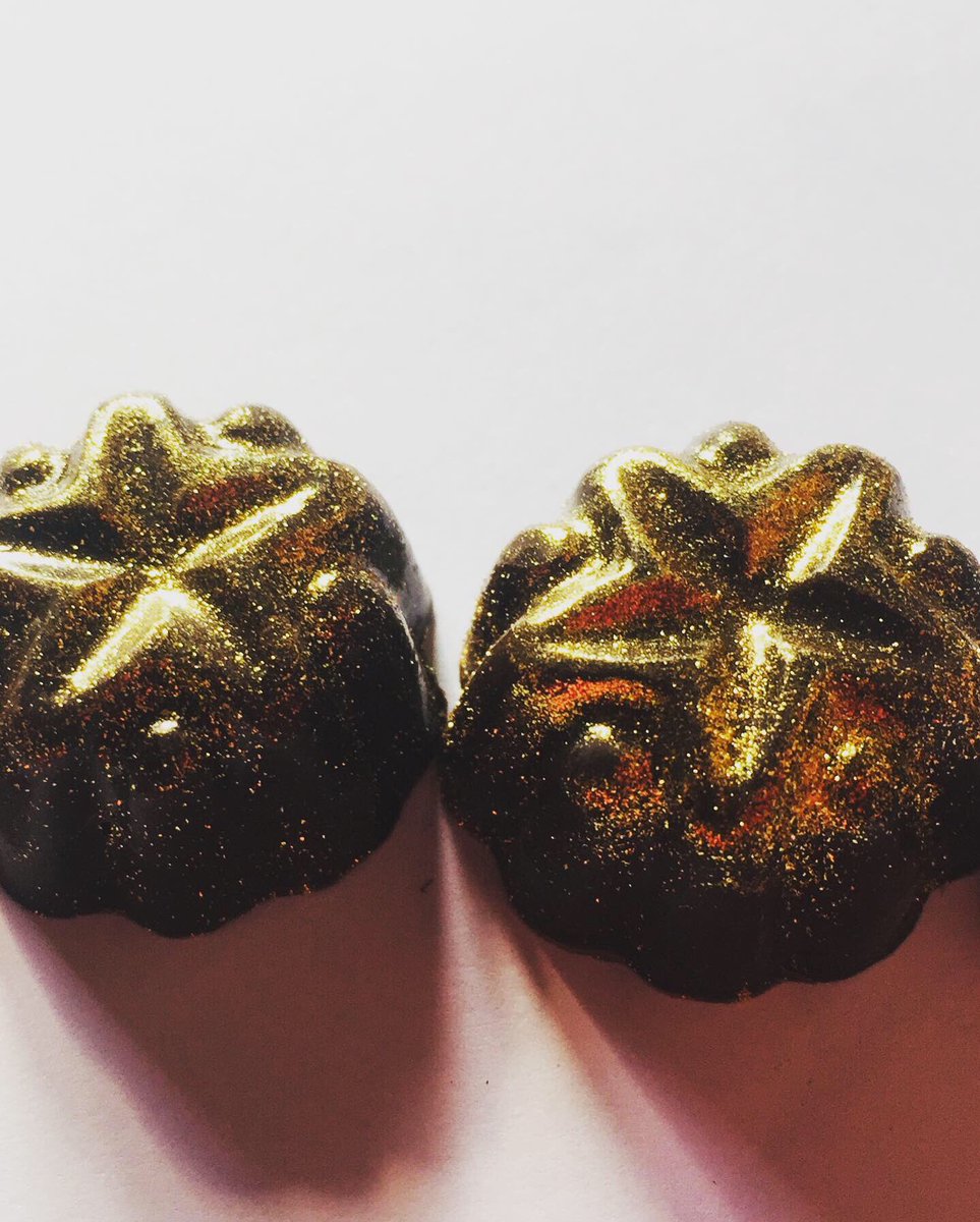 PazNob's tweet photo. Miren estas bellezas rellenos de dulce de leche 😍❤️🍫 https://t.co/zLNnGeM6iE