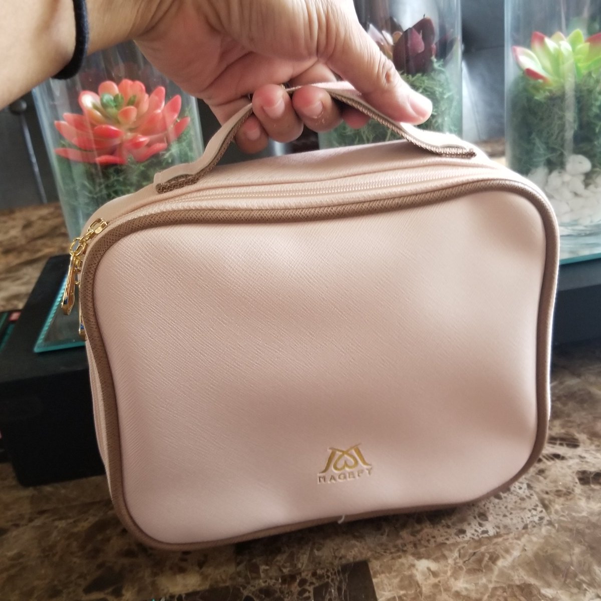 dhemz's tweet photo. Looking for a cute and durable bag for your cosmetics and daily essentials? Check out this portable, lightweight, and easy to carry bag.
 Plus, it's waterproof!

Available on: https://t.co/u4NUBWLKrC #essentialbag #productreview https://t.co/dneQIMI40N