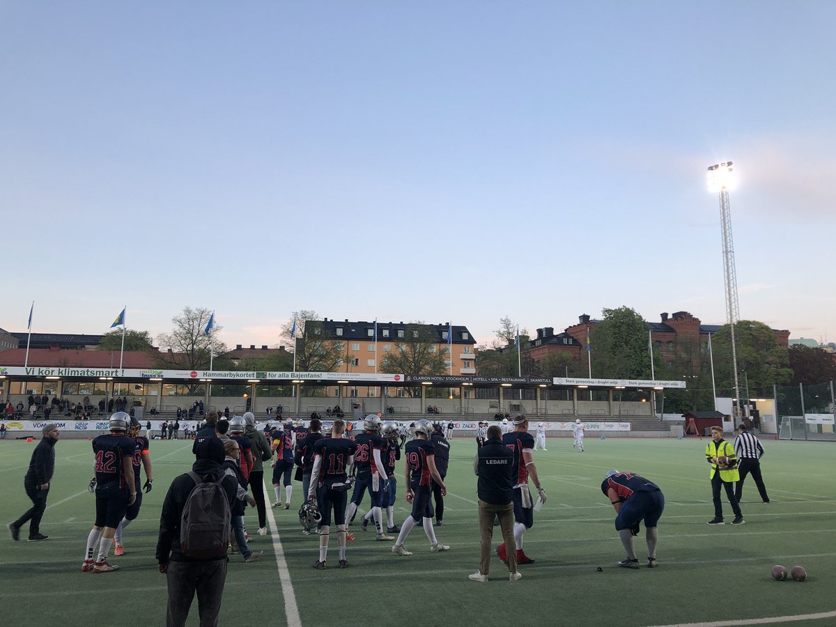 holmsenemma's tweet photo. Seriepremiär på Zinken! 🏈 https://t.co/jhFV5kHrXl