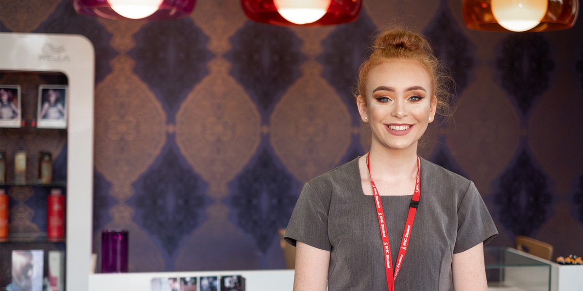 N_HertsCollege's tweet image. From barbering to theatrical make up, discover our range of hair and beauty courses starting in September. Apply today! ow.ly/NJaG30oxinx