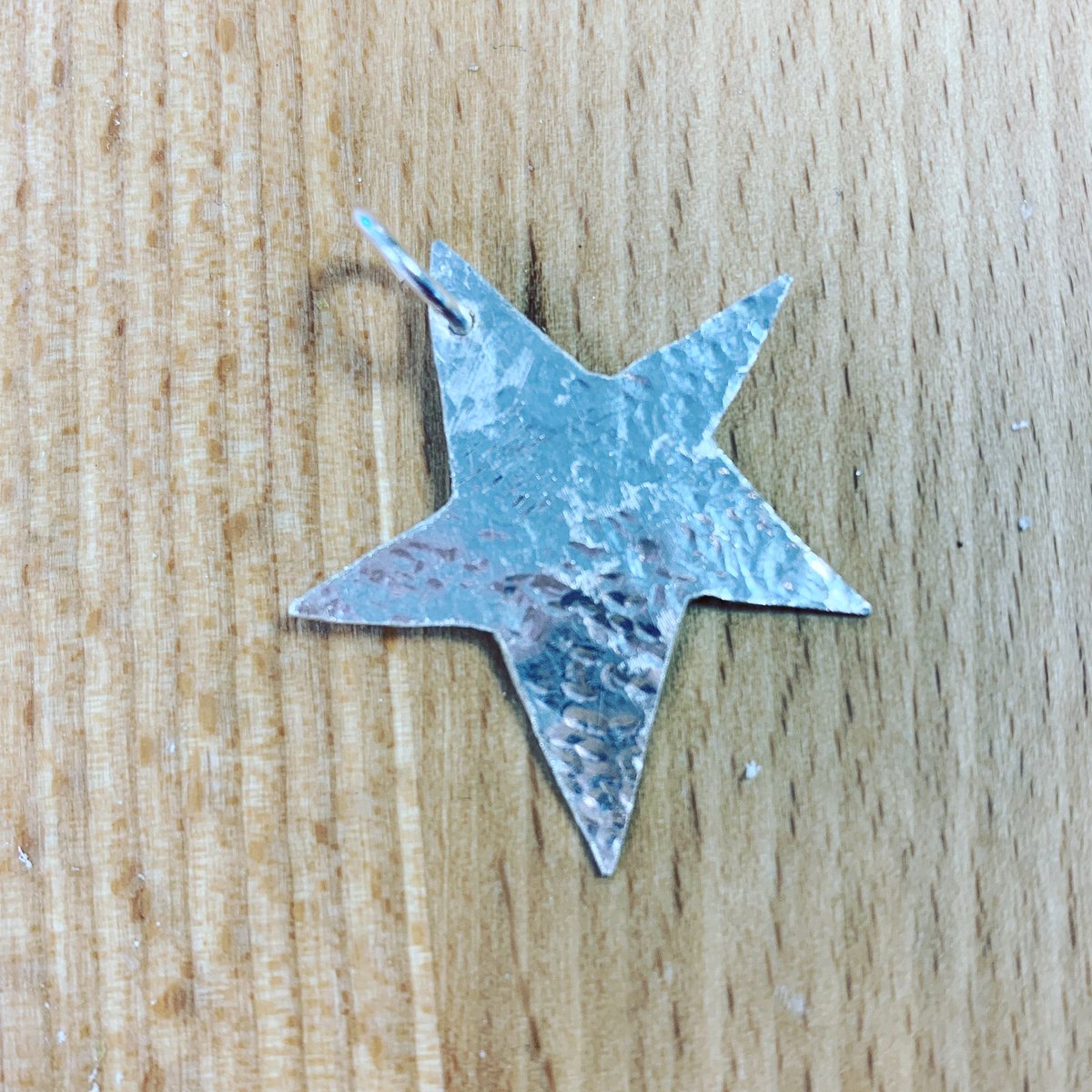 hants_sch_jewel's tweet image. Our beginners have been practicing their sawing skills this week. This is Elaine’s star pendant..... she only started jewellery making last week! #star #pattern #silverpattern #texture