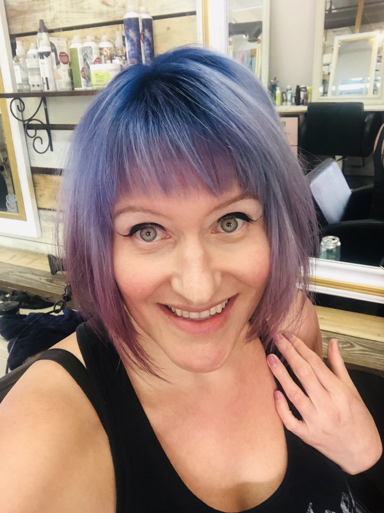 msjennifoxx's tweet photo. #newhairwhodis #iloveit #fantasycolor #unicornhair #razorbob #bluehair #purplehair #haircolor #extremehaircolor #mylittlepony #myhairlooksfierce THANK YOU SO MUCH #🦄 #👩🏻‍🎤 #🧞‍♀️ @literallymario &amp; @juniorandhatter for making me look #fabulous https://t.co/R0qPKchtYP
