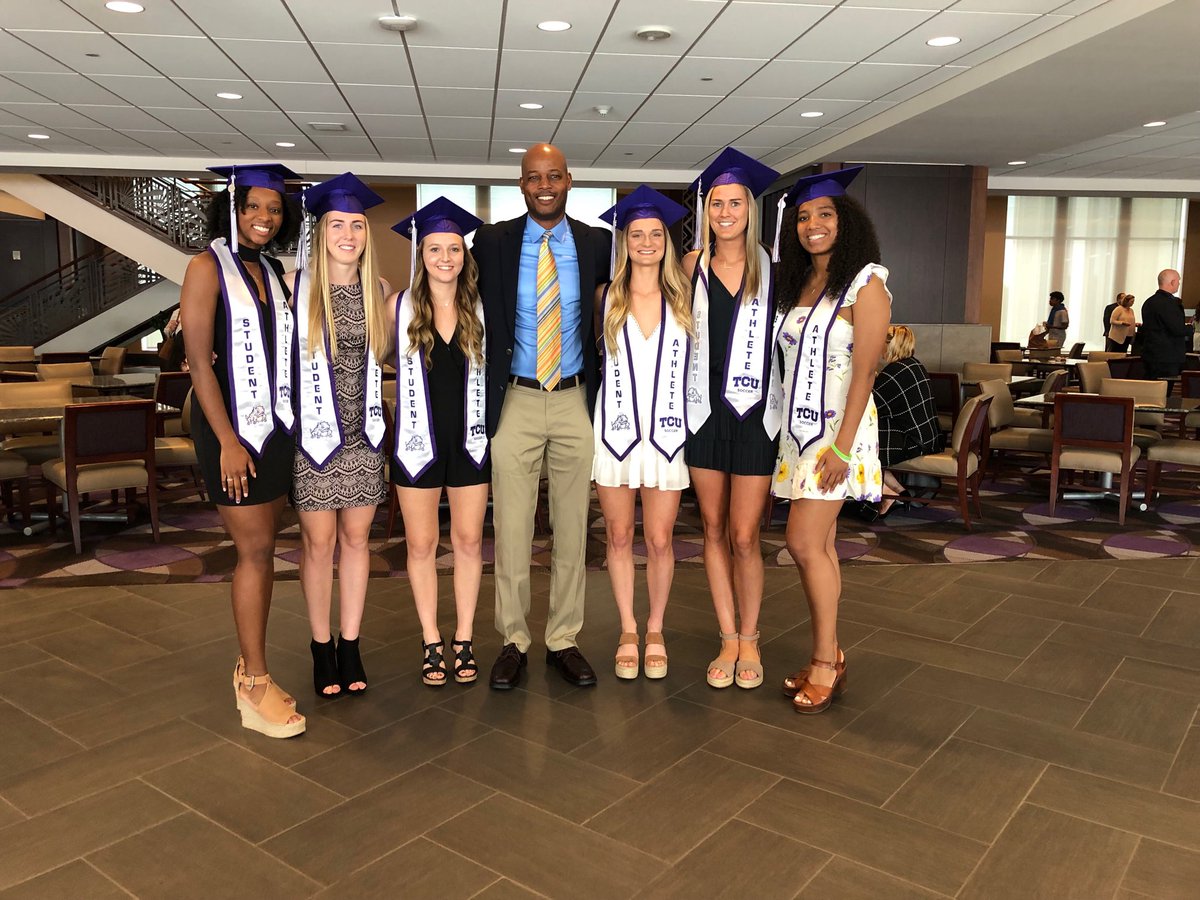 CoachEricBell's tweet photo. Congrats to the 2019 ⁦@TCUSoccer⁩ graduates and best of luck to you all. 💜⚽️💜 https://t.co/GfbsA2783c