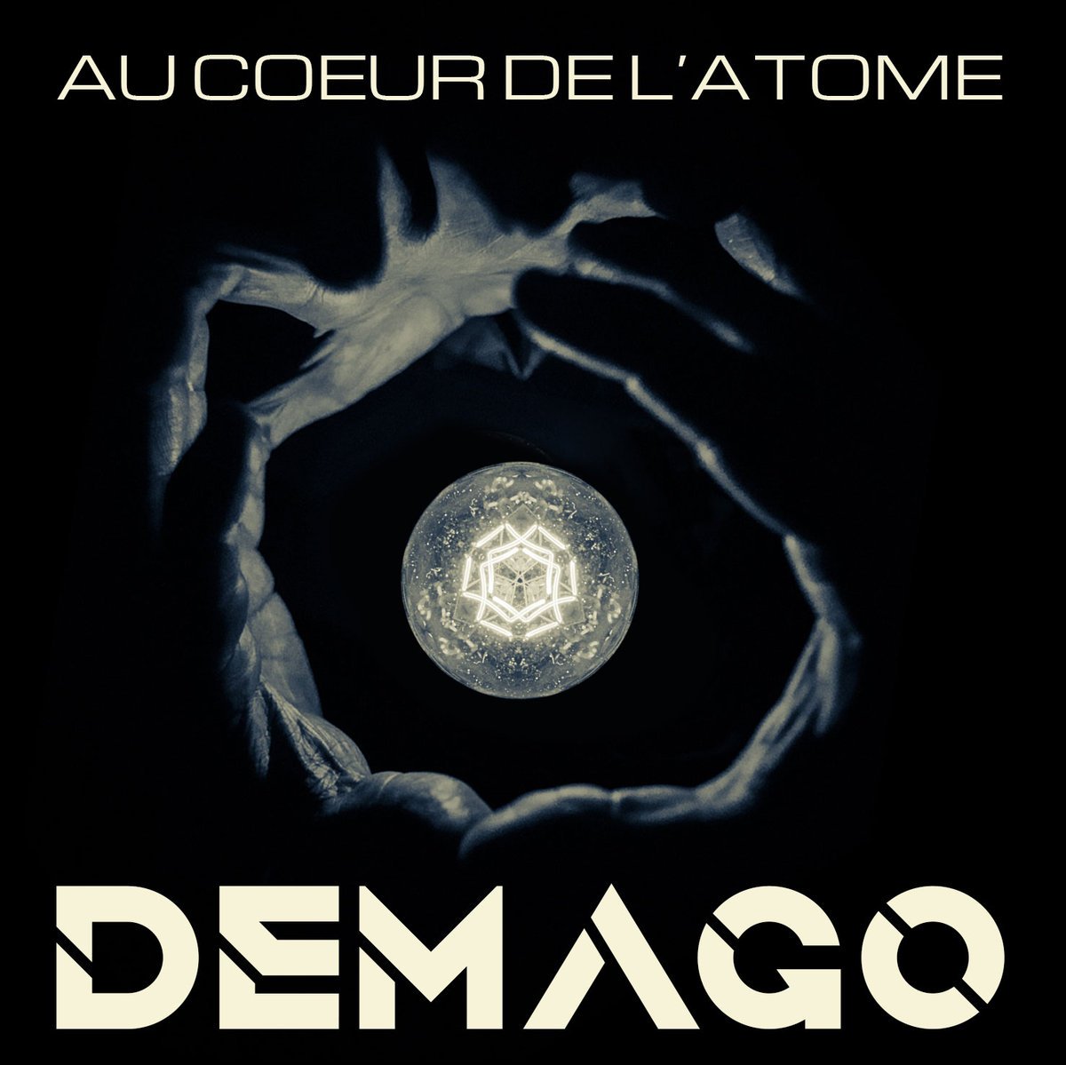 NOUVELLE CHRONIQUE :
DEMAGO – Au coeur de l’atome <a href="/DemagoOfficiel/">DEMAGO</a> 
lamagicbox.com/magazine/?p=25…