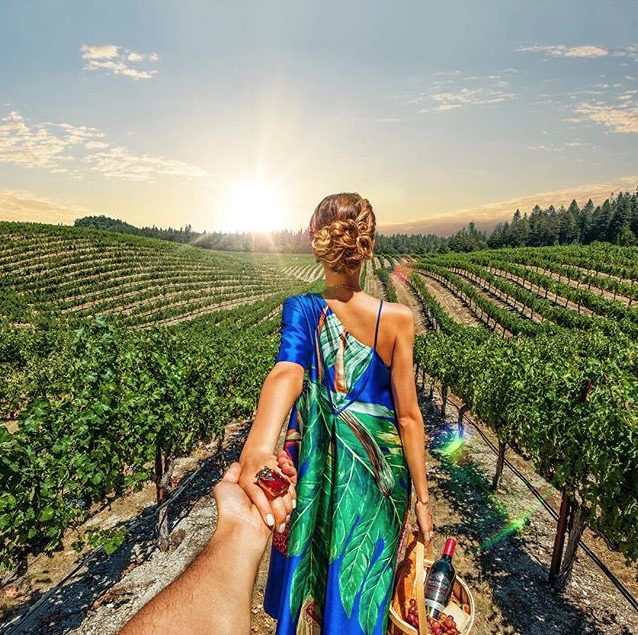 ClubNoQuarter's tweet photo. Cheers to the weekend, wherever you may wander. #FridayFeeling #wine #winelover #ClubNoQuarter https://t.co/Rvun6Y2fR5