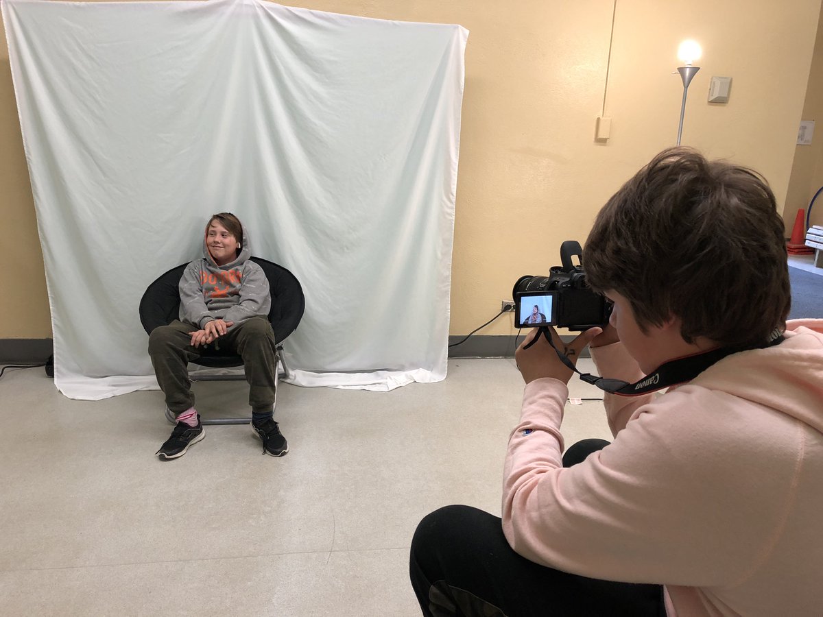 A little behind the scenes of today’s photography class. Why haven’t we put our students in charge of school pictures yet? These kids have talent! #photography @DSBONE1 <a href="/RmssCouncil/">Roland Michener</a>