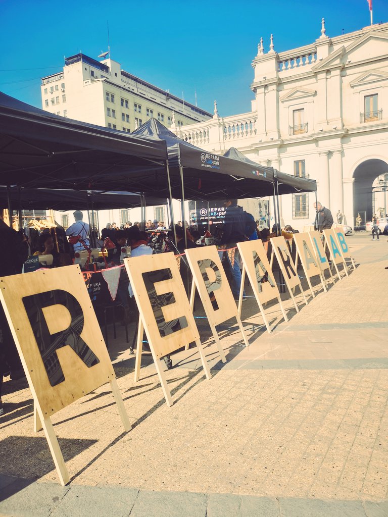 MMAChile's tweet photo. Atentos porque #Reparalab, la jornada de reparaciones GRATUITAS y colaborativas de electrodomésticos, vestuario y zapatillas, está HASTA las 5PM de HOY #EconomíaCircular
🗓️VIERNES 10 de mayo
🌳Plaza de la Constitución
¡Pronto #Reparalab se realizará en otras ciudades! 💪🇨🇱 https://t.co/x6ErrjXsGF