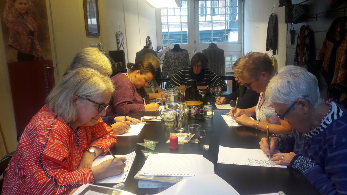 thedutchknitter's tweet photo. Leden van #Gavstrik, #Denemarken leren hoe je #magischemotieven maakt bij de #Afstap in #Amsterdam.
Members of Gavstrik, #knitting #guild from #Denmark, learn in de Afstap in Amsterdam how to make #MagicMotifs. And they loved it!
#breien #carlameijsen #thedutchknitters https://t.co/XRSIivsPpX
