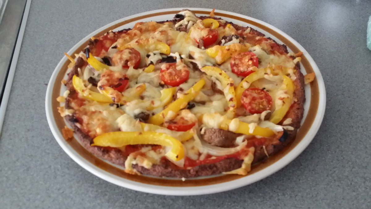 fatofffiton's tweet photo. It's # pizza #Friday #FridayFeeling this week it's #healthy #fit #tasty #cauliflower #pizza yum # vegan delicious. .#healthy #fit #tasty #weightloss #results #fast @fatofffiton #motivation #workout #fitness #gym #exercise #fitbodybuilding #mma #crossfit #SpreadTheWord https://t.co/74e5wG8QeI