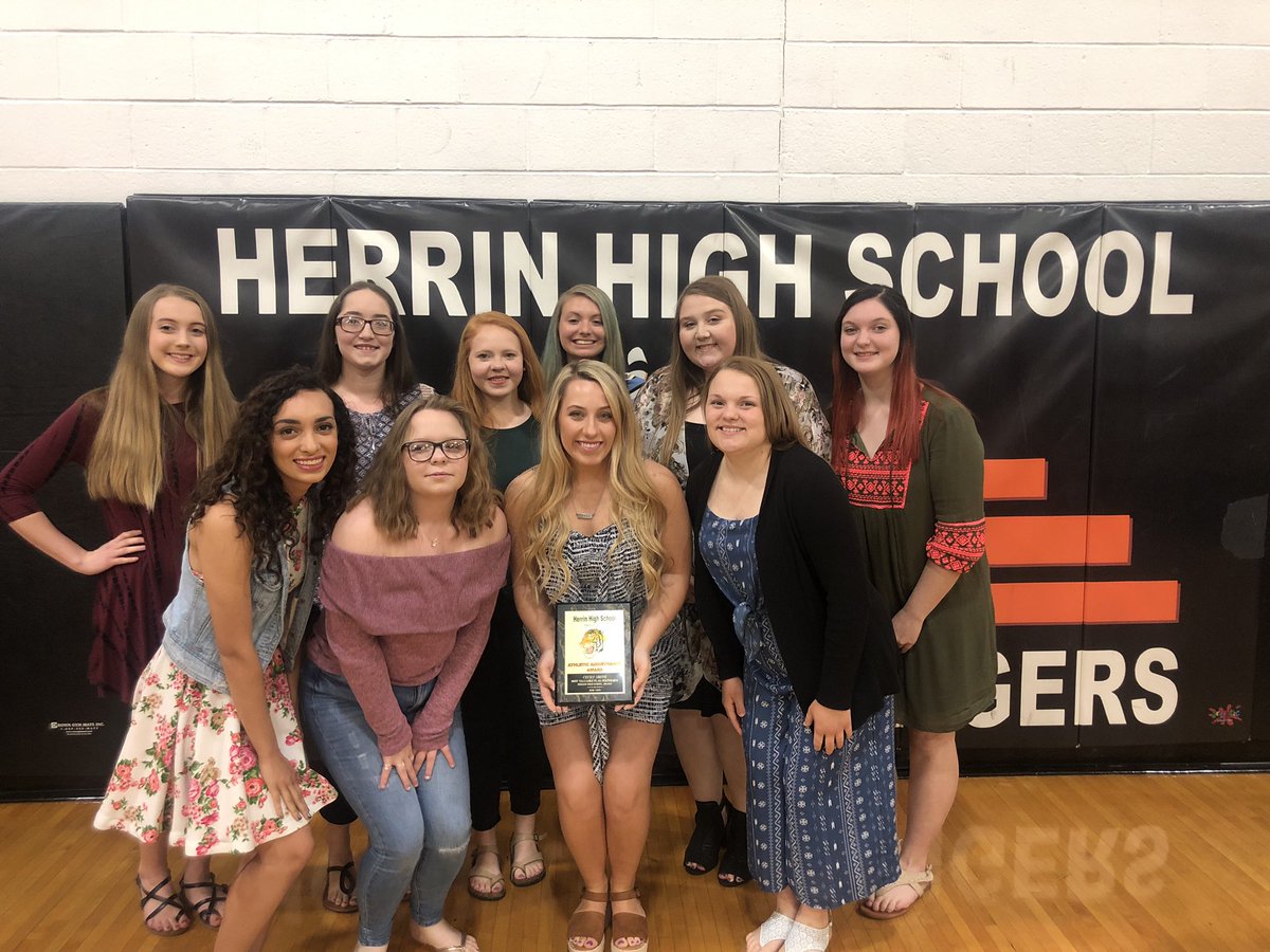 hhsflagteam's tweet photo. We’ve been slacking, but we need to brag on our seniors for their accomplishments! This week Cecily Smith was awarded HHS Flag MVP, and Allison Berry and Cecily Smith were both awarded scholarships for their future educations! Lastly, happy last day of school to the HHS seniors!! https://t.co/lOgRTaQAfj