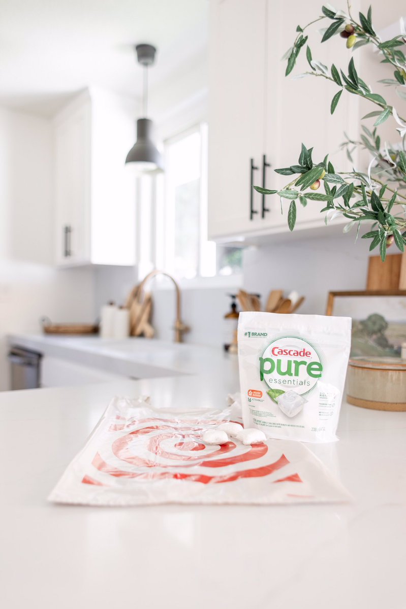 KatieKStaples's tweet image. Summer is almost here &amp;amp; we’ve got BBQs on the brain! We’re stocking up on Cascade #PureEssentials to tackle all the dishes. #ad. Save 15% on Cascade Pure Essentials now-6/30 using Cartwheel in the Target App! #AvailableAtTarget spr.ly/KatieStaples3